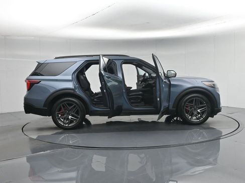Used 2025 Ford Explorer ST w/ Sun And Sound Package AWD/4WD image 4