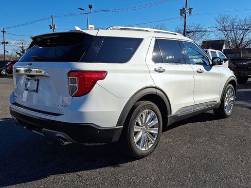 Certified 2022 Ford Explorer Limited w/ Limited Technology Package image 6