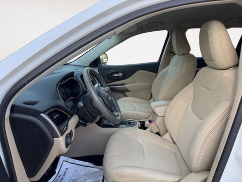 Used 2019 Jeep Cherokee Latitude w/ Popular Appearance Group image 11