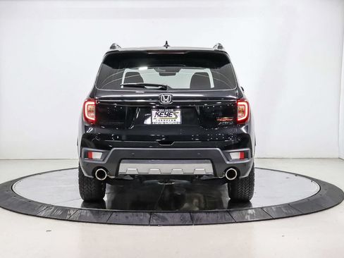 Used 2024 Honda Passport TrailSport image 3