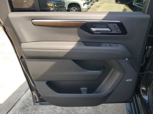 New 2026 Chevrolet Suburban High Country w/ Sun And Tow Package AWD/4WD image 9