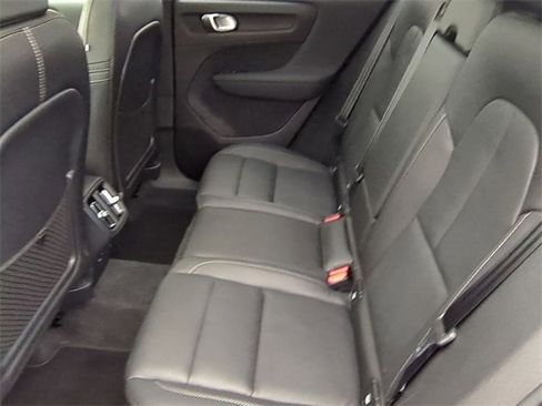 Used 2025 Volvo XC40 B5 Plus image 17
