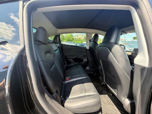 Used 2022 Tesla Model Y Long Range AWD/4WD image 15