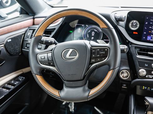 Used 2025 Lexus ES 300h w/ Accessory Package (Z2) FWD image 13