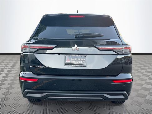 New 2026 Mitsubishi Outlander ES image 6