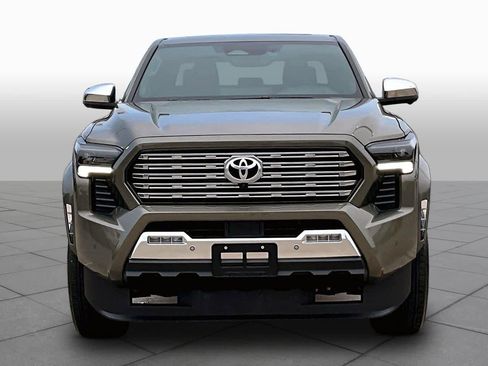 Used 2026 Toyota Tacoma Limited AWD/4WD image 4