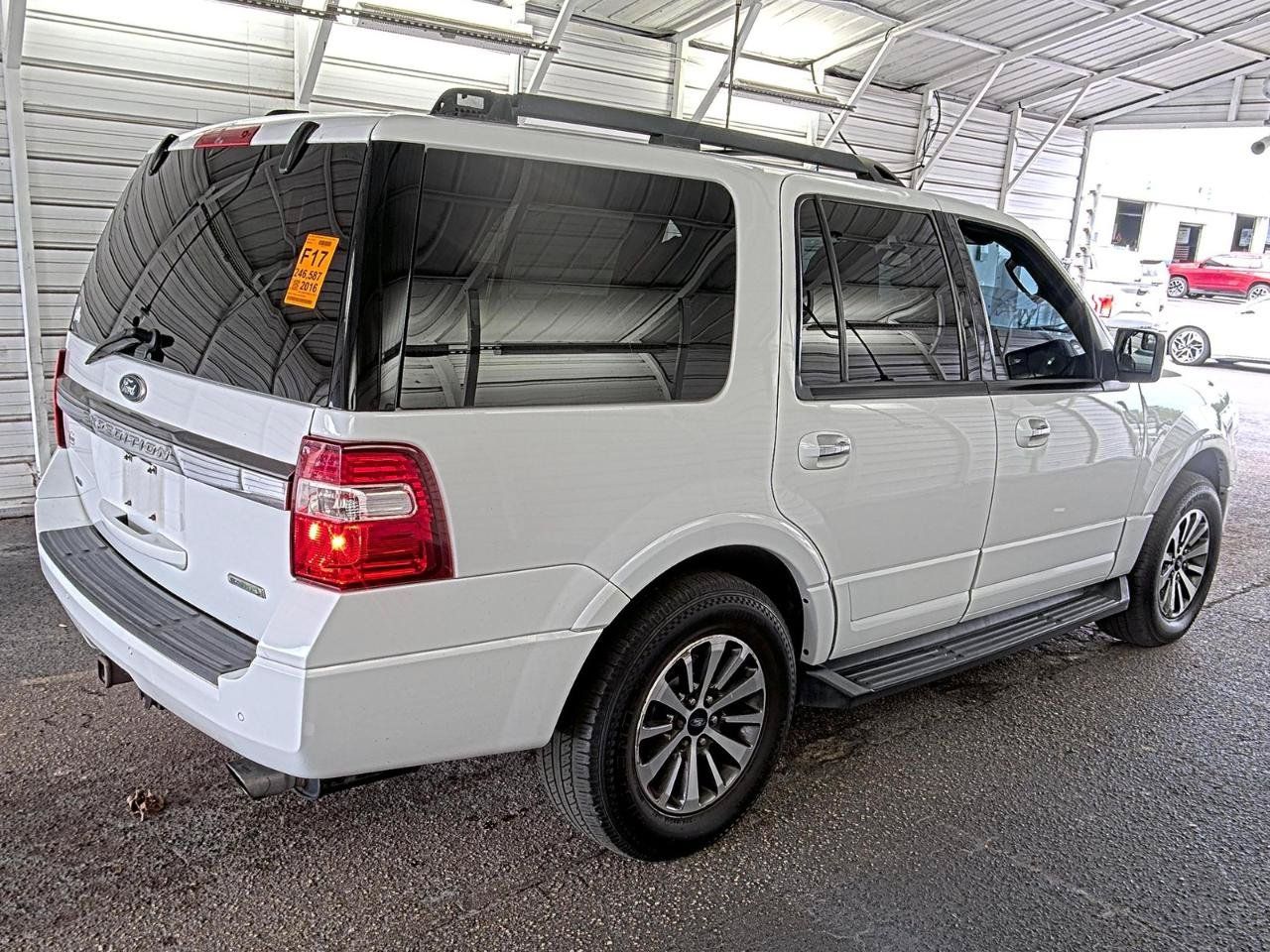 Used 2016 Ford Expedition XLT RWD image 3