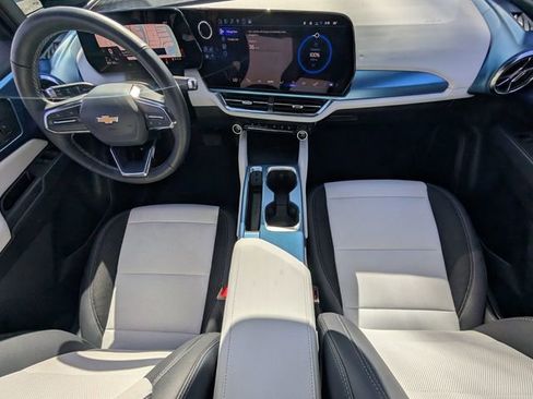 Used 2025 Chevrolet Equinox EV LT image 11