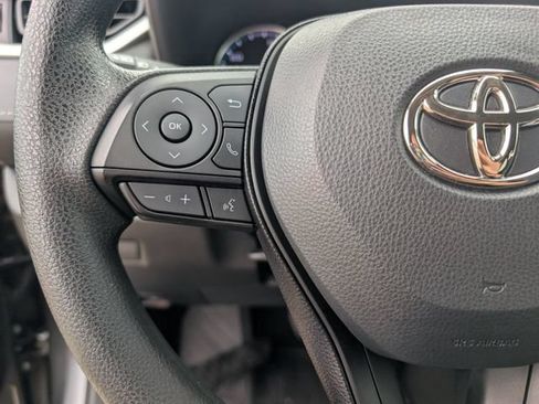 Used 2022 Toyota RAV4 LE AWD/4WD image 13