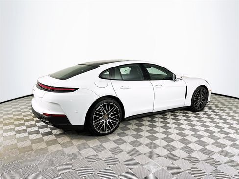Used 2024 Porsche Panamera image 7