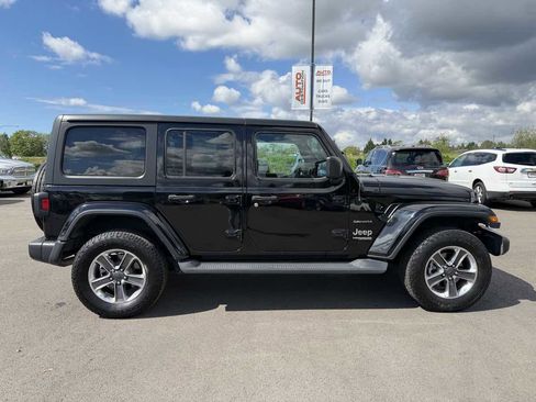 Used 2020 Jeep Wrangler Unlimited Sahara AWD/4WD image 9