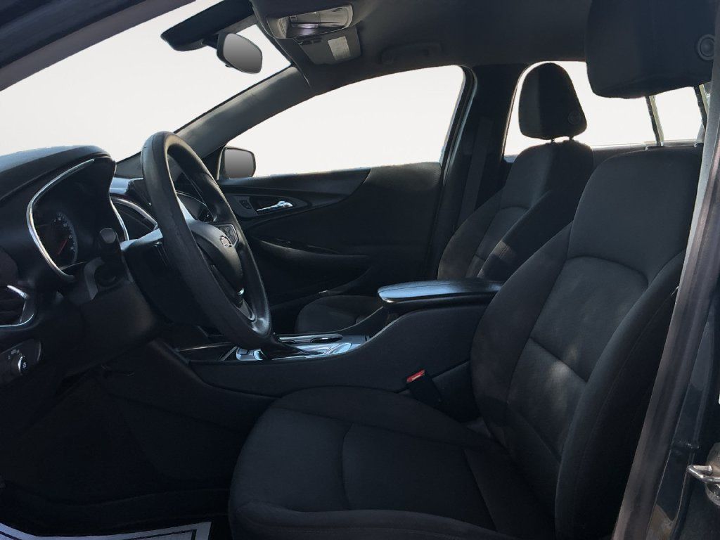 Used 2021 Chevrolet Malibu LT FWD image 16