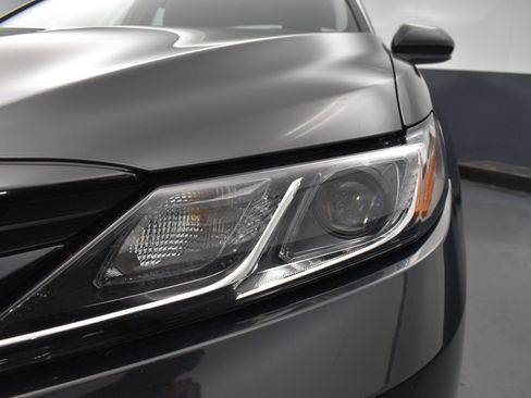 Used 2021 Toyota Camry LE FWD image 5