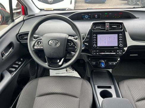 Certified 2022 Toyota Prius LE FWD image 29