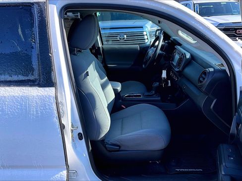 Used 2019 Toyota Tacoma SR w/ SR Convenience Package image 7