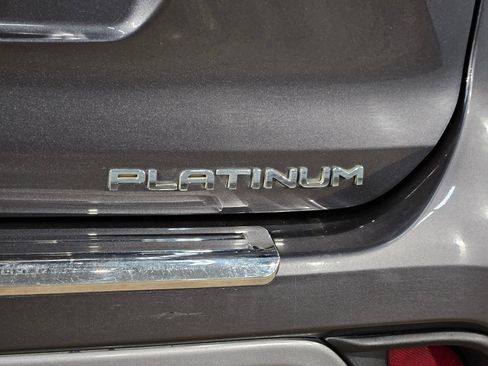 Used 2023 Toyota Highlander Platinum FWD image 41