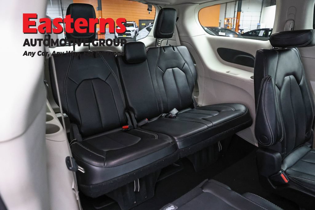 Used 2023 Chrysler Pacifica Touring-L FWD image 26