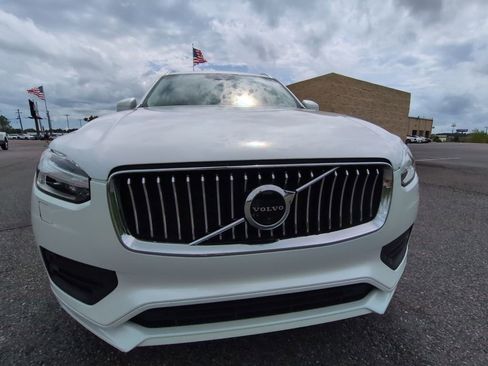 Used 2021 Volvo XC90 T6 Momentum AWD/4WD image 2