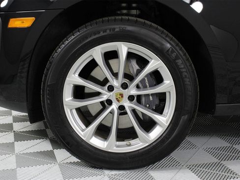 Used 2025 Porsche Macan image 30