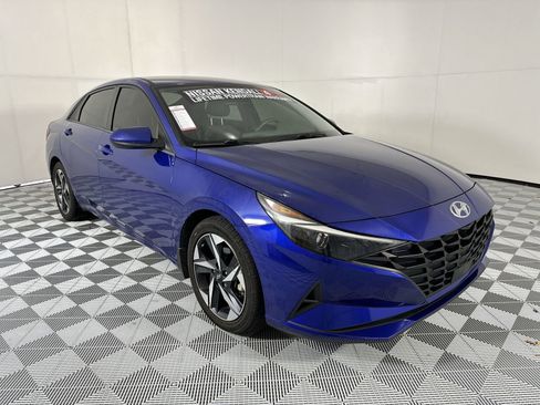 Used 2023 Hyundai Elantra SEL w/ Convenience Package image 2