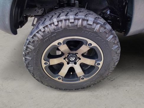 Used 2011 Toyota Tacoma 4x4 Regular Cab image 9