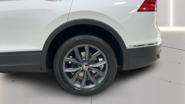 Certified 2024 Volkswagen Tiguan SE AWD/4WD image 28