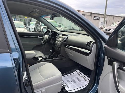 Used 2015 Kia Sorento LX FWD image 12