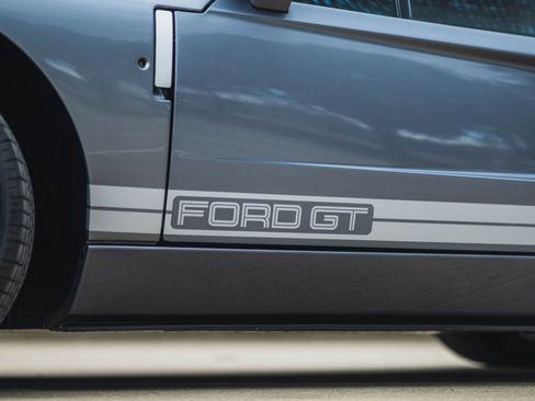 Used 2006 Ford GT RWD image 6
