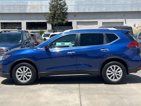 Used 2017 Nissan Rogue SV FWD image 6