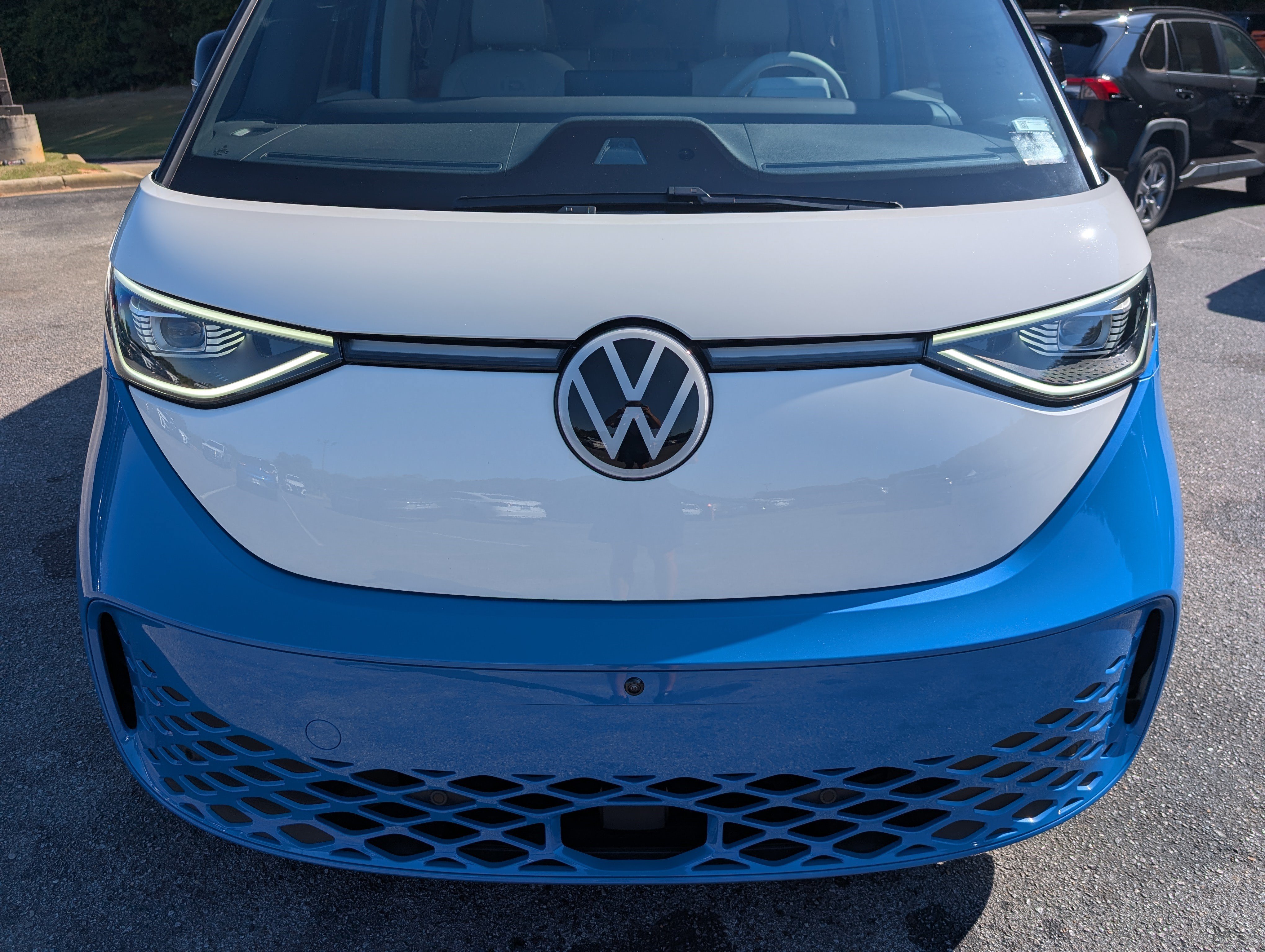 Used 2025 Volkswagen ID. Buzz 1st Edition RWD image 12
