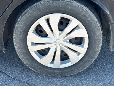 Used 2020 Nissan Versa S image 10