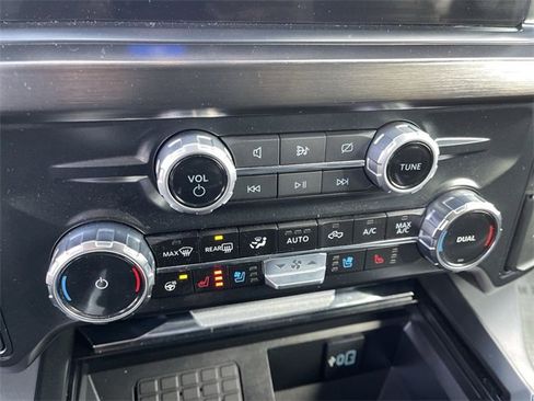 Used 2024 Ford F250 Lariat w/ Black Appearance Package image 19