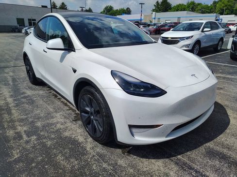 Used 2025 Tesla Model Y Long Range AWD/4WD image 3