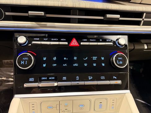 Used 2024 Hyundai Santa Fe Calligraphy image 17