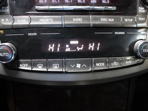 Used 2011 Toyota Avalon FWD image 19