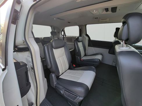 Used 2010 Chrysler Town & Country Touring Plus w/ Premium Group image 32