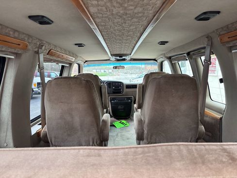 Used 2001 Chevrolet Express 1500 RWD image 12