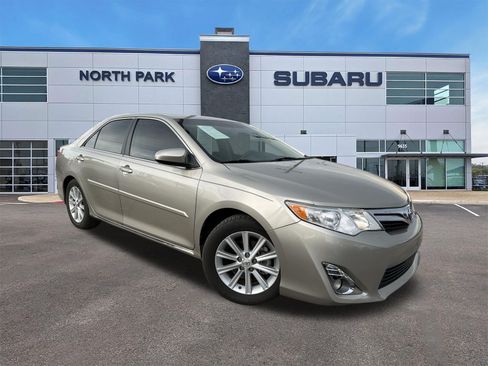Used 2014 Toyota Camry XLE w/ Convenience Package FWD image 1