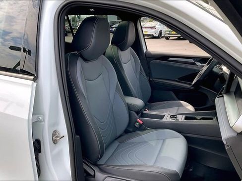 New 2025 Volkswagen Tiguan SE R-Line image 27