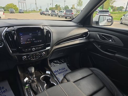 Used 2023 Chevrolet Traverse LT FWD image 18