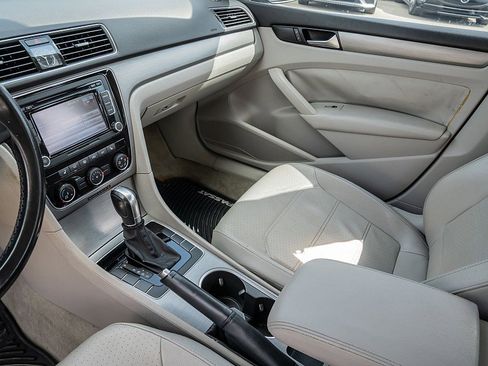 Used 2015 Volkswagen Passat TDI SE image 15