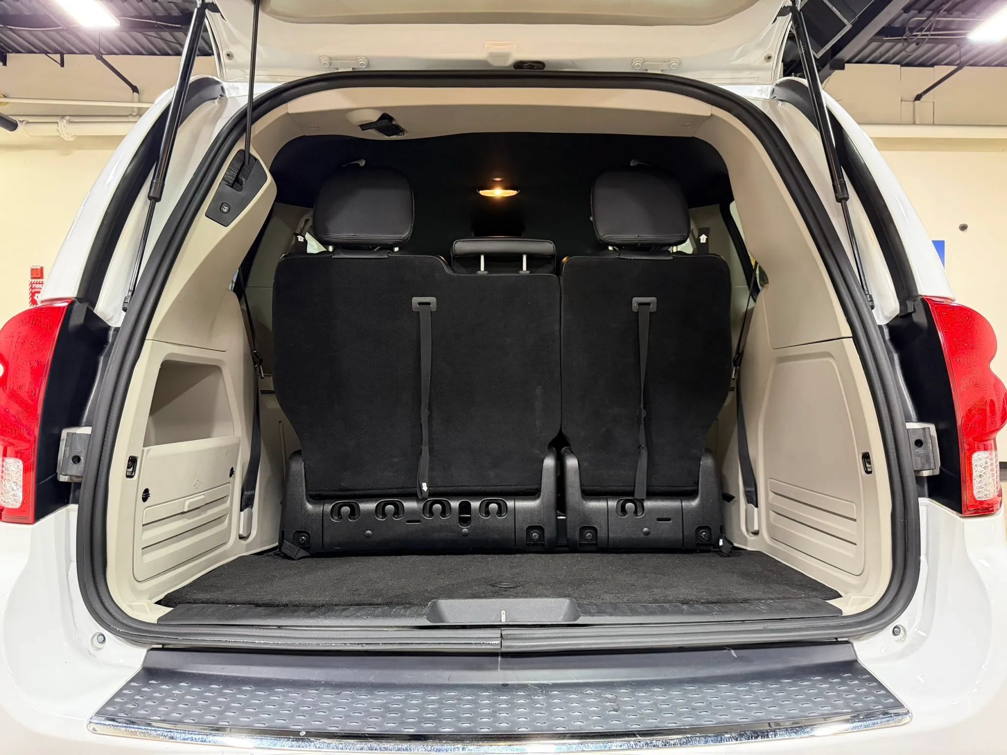 Used 2019 Dodge Grand Caravan SXT FWD image 26