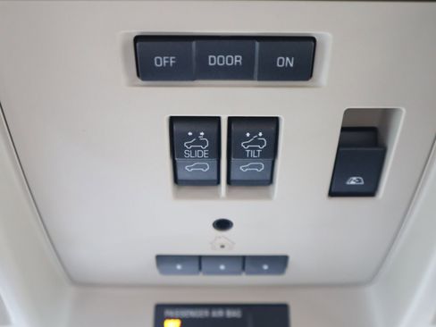 Used 2018 GMC Sierra 1500 SLT AWD/4WD image 36