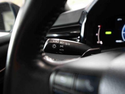 Used 2025 Toyota Camry SE FWD image 12