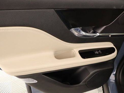 New 2026 Lincoln Corsair Premiere FWD image 18