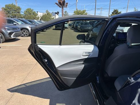 Used 2025 Toyota Corolla SE w/ SE Premium Package FWD image 14