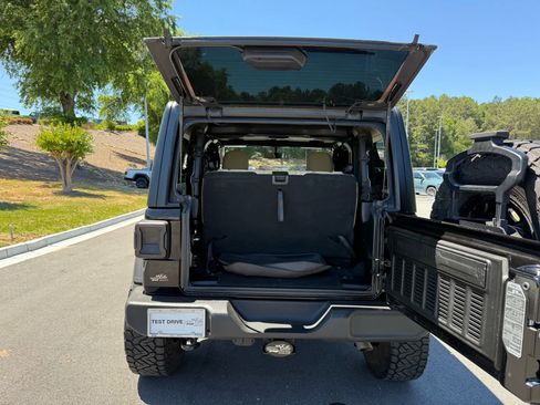 Used 2018 Jeep Wrangler Sport AWD/4WD image 26