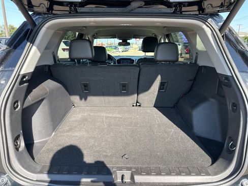 Used 2024 GMC Terrain SLT image 10