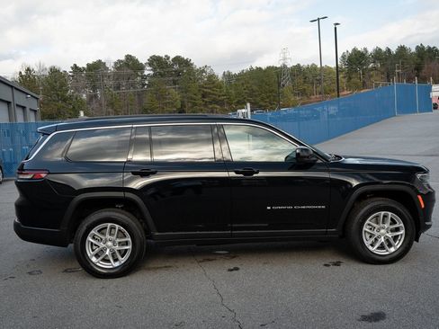 Used 2025 Jeep Grand Cherokee L Laredo RWD image 11
