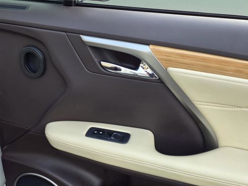 Used 2018 Lexus RX 350L w/ Premium Package image 19